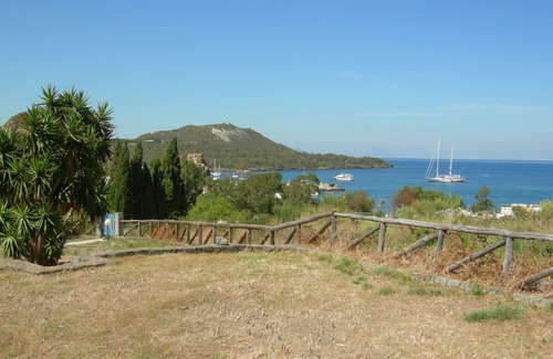 Vulcano Porto Villa | Villa Liliana: 2 + 2 sleeps, panoramic view, 200 mt. from the sea.