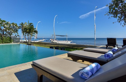 Banjartegehe Villa | Villa Lovina Beach 1 - Luxury Beachfront Villa In North Bali