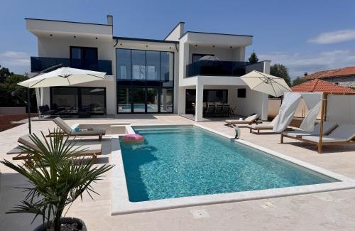 Strmac Villa | Villa Lustria