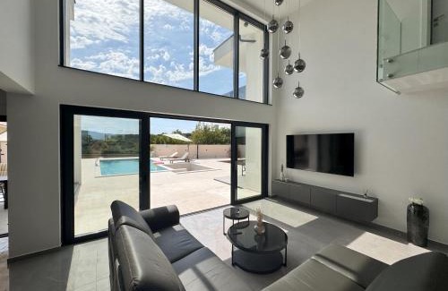 Strmac Villa | Villa Lustria