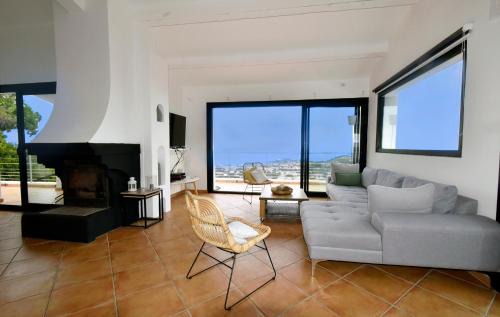 Cavalaire-sur-Mer House | Villa luxueuse moderne avec piscine & récemment rénovée, vue mer exceptionnelle!