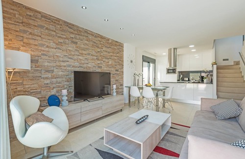 Rojales Villa | Villa 'Luxury Three Bedroom' with Pool, Terrace, Air Conditioning & Wi-Fi