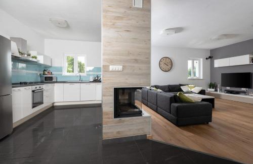 Topid House | Villa Malis
