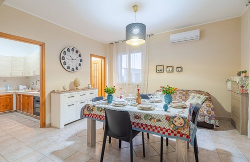 Floridia Villa | Villa 'Mariavittoria' with Sea View, Wi-Fi and Air Conditioning