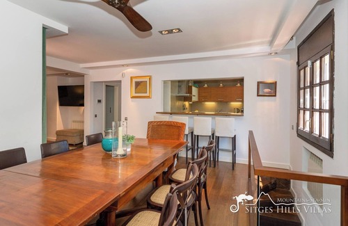 Olivella Villa | Villa Mediterranea -Large Garden, Pool and Hot tub