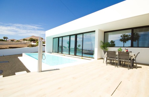 Guime Villa | Villa Mendoza - By AZ Rentals