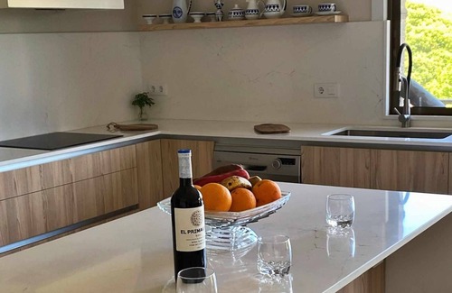 Tomino House | Villa Mercedes