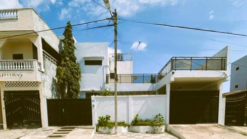 Littoral Department Villa | Villa meublée Fidjrossè, Cotonou