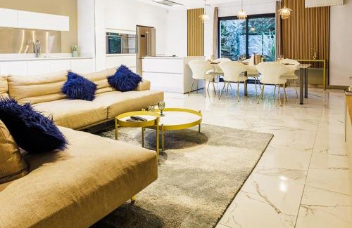 Pusignan Villa | Villa Meyzieu Grand Large