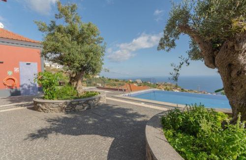 Canhas Villa | Villa Miradouro da Baleia (Heated Pool optional)