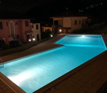 Riva di Solto House | Villa Mirella: Casa vista lago con piscina