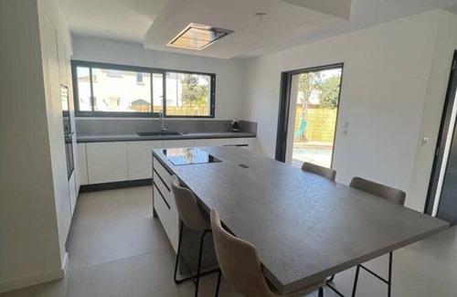 Villetelle Villa | Villa Moderne à 20 Minutes de la Plage