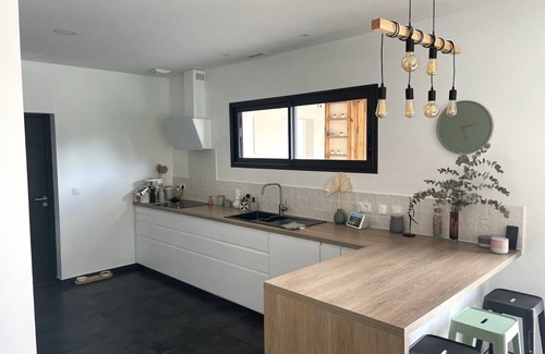 Montarnaud House | Villa Moderne de 217m2 Entièrement Climatisée, 10 Couchages, Piscine