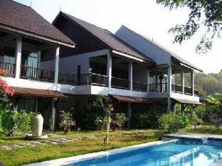 Pantai Tengah Resort | Villa Molek