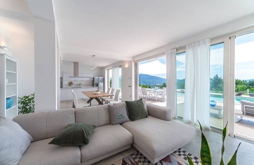 Acqualagna Villa | Villa Montefalcone 8 by Marche Holiday Villas