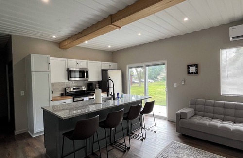 Lindsborg House | Villa Mysa-A Cozy Container Stay!