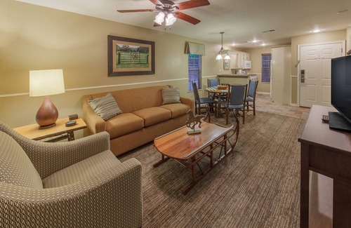Flint Condo | Villa Near Lake Palestine