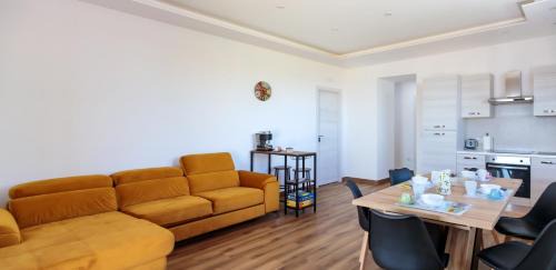 Capodimonte Apartment | Villa Nikita Casa dei Limoni