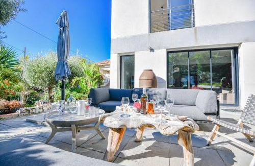 Saint-Lambert Villa | Villa Notre-Dame - Piscine parking 4 chambres