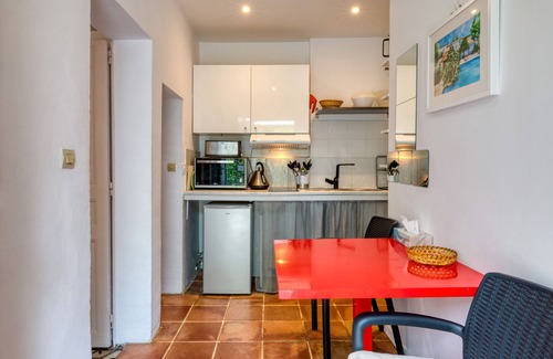 Aiguerelles Villa | Villa 'Oasis Centre Charme' with Shared Pool, Wi-Fi and Air Conditioning