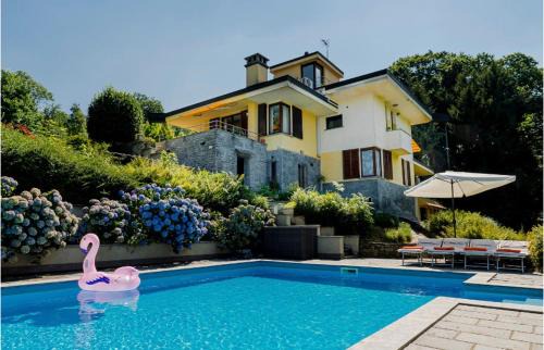 Meina Villa | Villa Olivia con piscina e sauna a pochi minuti da Arona