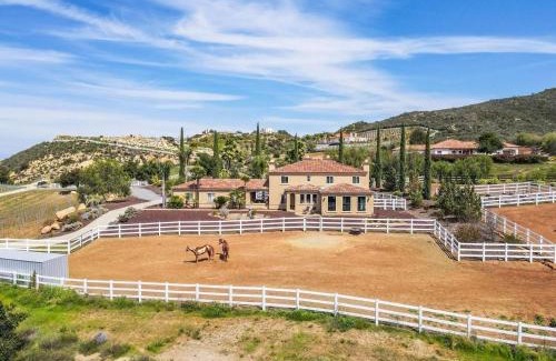 Murrieta Villa | Villa on 5 Acre Vineyard Equestrian Estate, Pool & Hot tub, Events