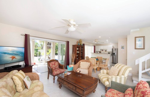 Rum Point House | Villa on Bioluminescent Bay, short walk to Rum Point beach, Free Kayaks, 4 bikes