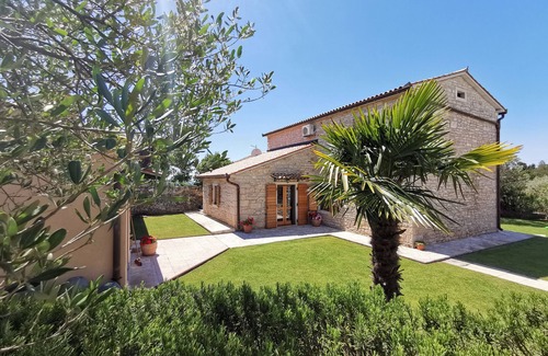 Krnica House | VILLA ORADA - Stylish stone villa with pool & sea views for 6 persons