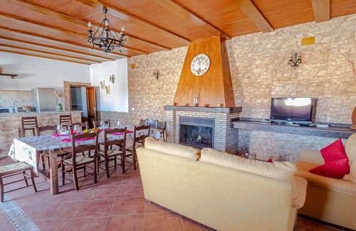 La Lantejuela House | Villa Paquita Holiday Home in Seville countryside.