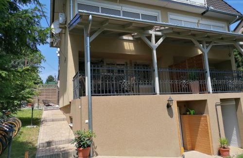Balatongyorok Villa | Villa Pelso