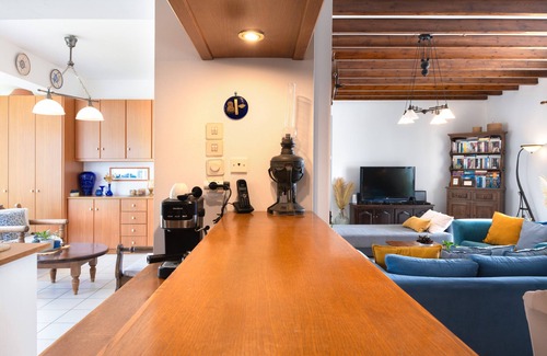 Alinda Villa | Villa 'Peristeri' with Sea View, Wi-Fi and Air Conditioning