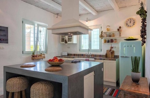 Tingaki Villa | Villa 'Perla Blanca' with Private Pool, Wi-Fi and Air Conditioning