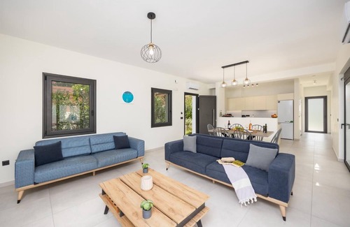 Mousata Villa | Villa Petra - Two Bedroom Villa, Sleeps 6