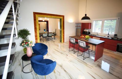 Chiusa Cavalli Villa | Villa Pica by PosarelliVillas