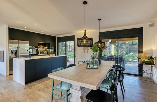 Pals Villa | Villa "Playa de Pals" with Sea View, Pool, Wi-Fi, Garden & Terrace