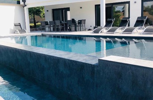 Dettwiller Villa | Villa privée 230m2/Piscine débordement/Billard-Babyfoot-Boulodrome-Flipper/Strasbourg