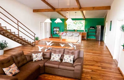 Naranjito Villa | Villa Privada cerca de Playa Manuel Antonionn