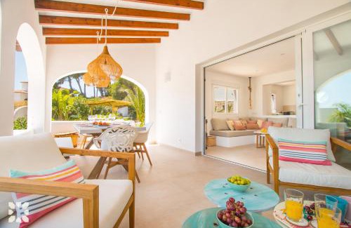 Urbanitzacio la Fustera Villa | Villa Pura Vida by Abahana Villas