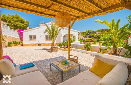Urbanitzacio la Fustera Villa | Villa Pura Vida by Abahana Villas