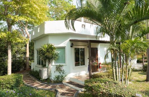 Khanong Phra Resort | Villa Reina Resort