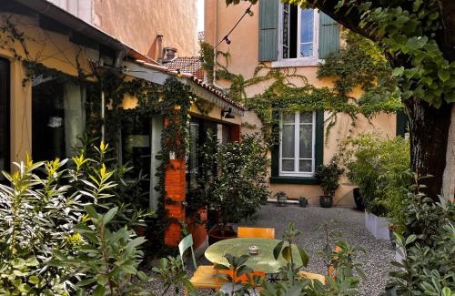 Faubourg Saint-Jacques Apartment | VILLA RENEE