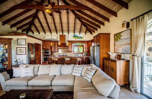Hart Bay House | Villa Romance Free Concierge services