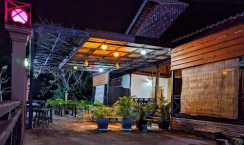 Savannakhet Province Hostel | Villa Sala Vanna