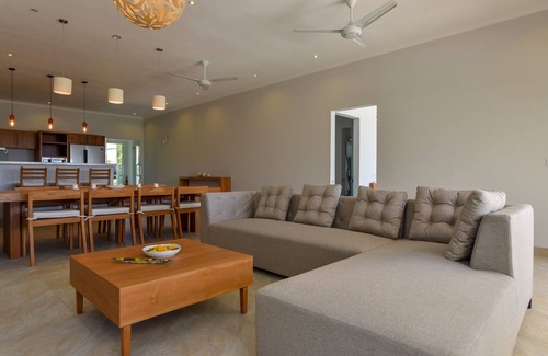 Lokapaksa Villa | Villa Saneva - Luxury 4 Bedroom Beachfront Villa