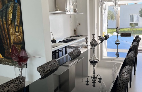 Mockarta House | Villa Sans Souci