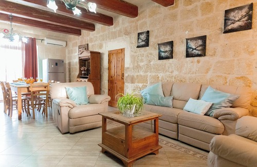 Xaghra Villa | Villa Savona 3 Bedroom Villa with private pool