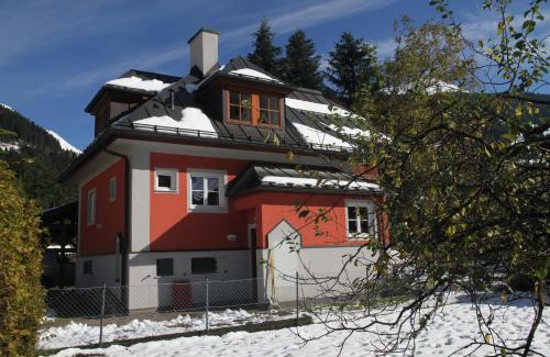 Bad Gastein House | Villa Schnuck - das rote Ferienhaus