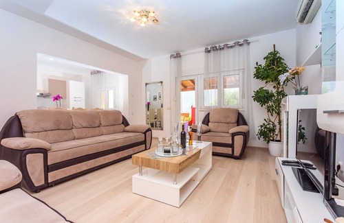 Omis Villa | Villa Senchi with private pool, suitable for 8 people