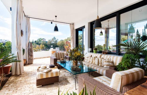 Cerrado de Calderon Villa | Villa Sendero del Parque, una casa de película