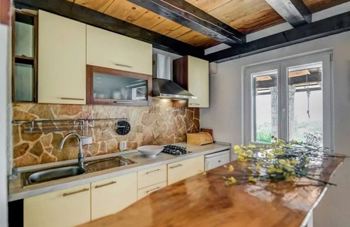 Donji Humac House | Villa SILENTE with heated pool, whirlpool, sauna, tennis court, bikes